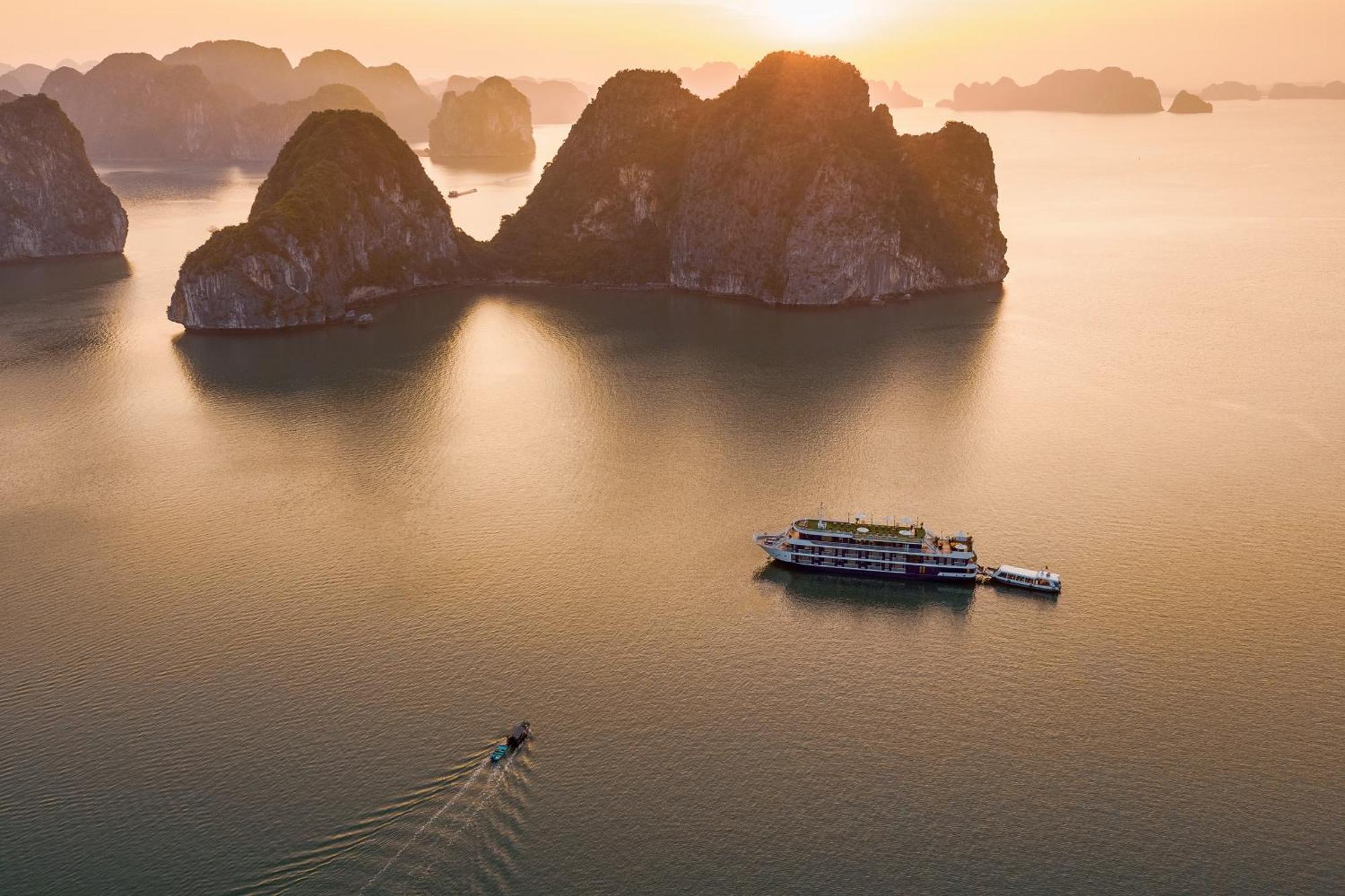 Halong Dragon Bay Cruise Hotel Ha Long Exterior photo