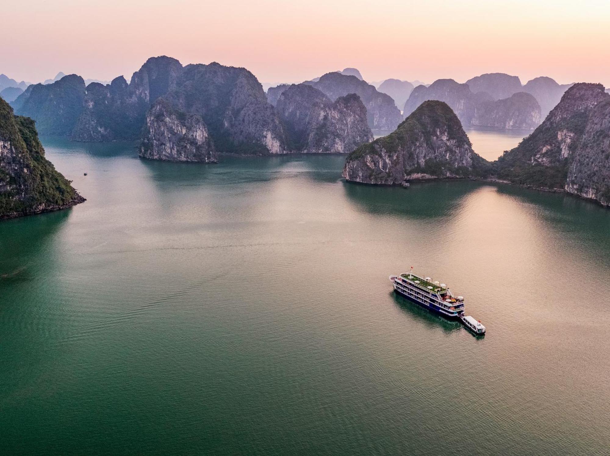 Halong Dragon Bay Cruise Hotel Ha Long Exterior photo