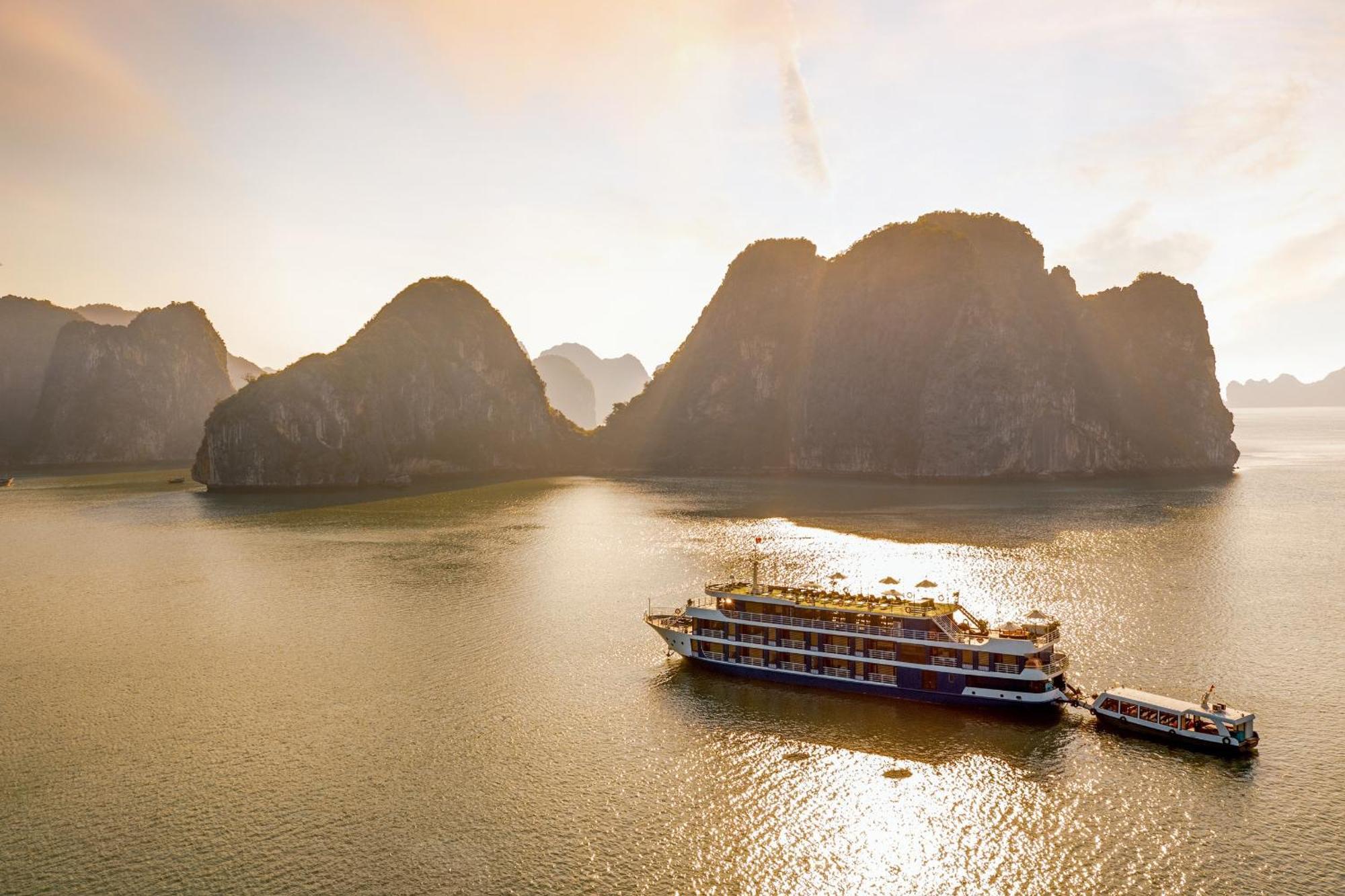 Halong Dragon Bay Cruise Hotel Ha Long Exterior photo