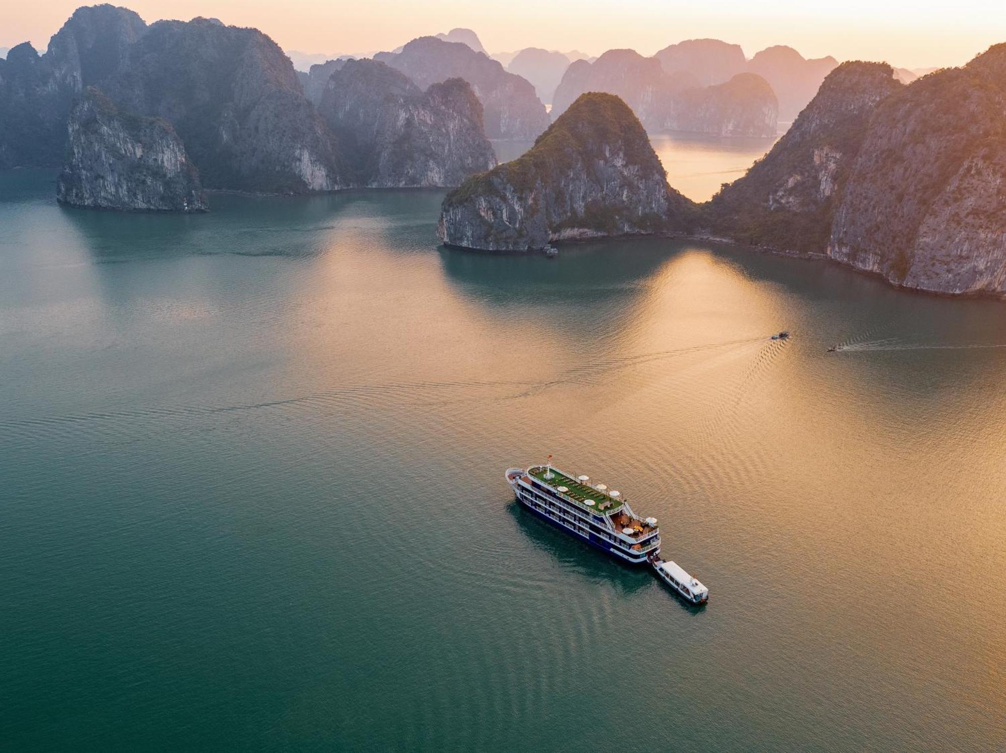 Halong Dragon Bay Cruise Hotel Ha Long Exterior photo