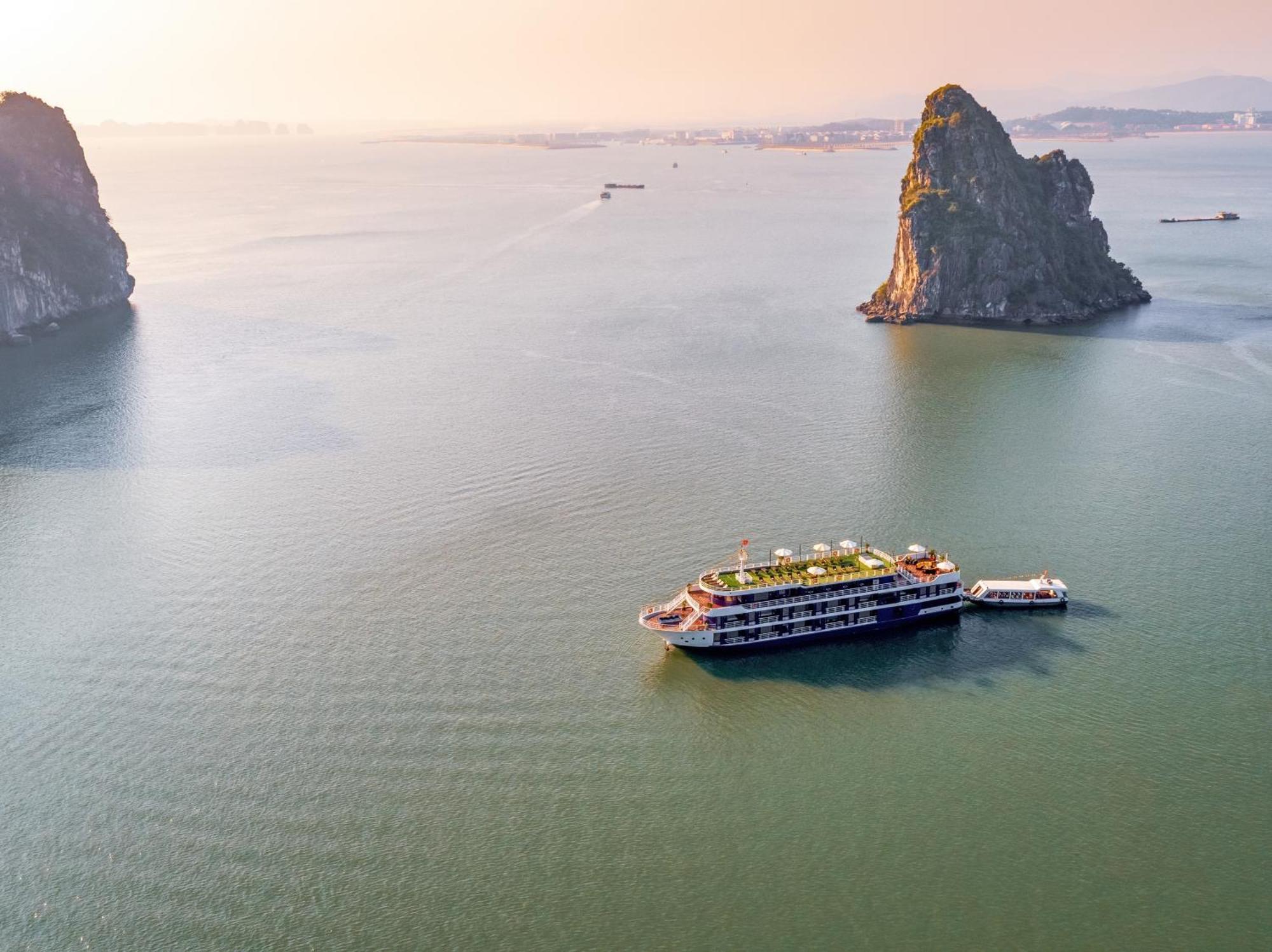 Halong Dragon Bay Cruise Hotel Ha Long Exterior photo